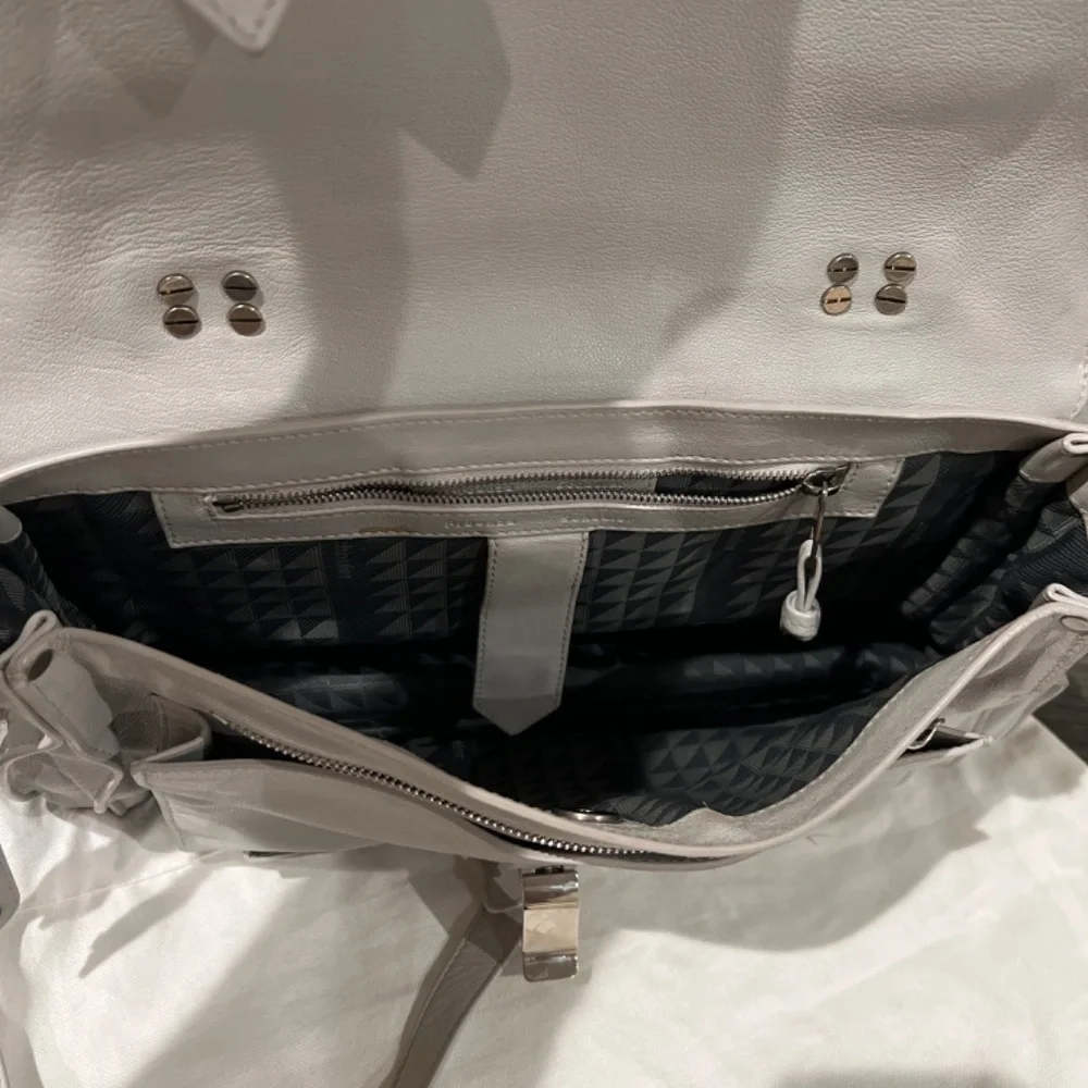 Handbag - Picture 4 of 6